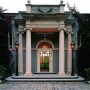Facciata e gradini in Pietra del Bucine spazzolata, colonne in Petra di Vicenza Montecchi marmi e graniti Long Island