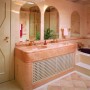 Mobile bagno monolite a due fori in Marmo Marmo Rosa Portogallo con gelosia in Marmo Bianco Carrara Montecchi marmi e graniti New York
